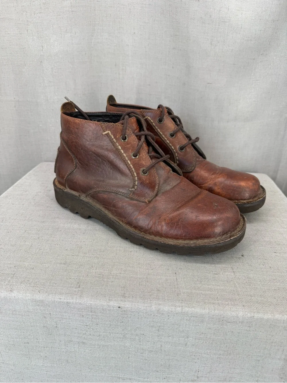 H.S. Trask Classic Chukka Boot 3248 Size 9 Rich Brown Leather Vibram Sole